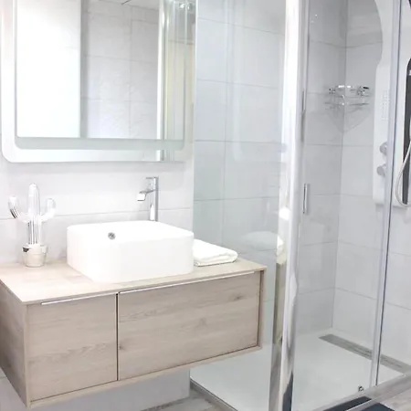 Modern In With Air Conditioning 50 M² Apartment *